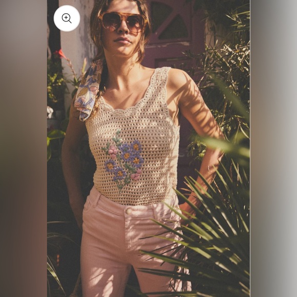 Crochet Floral Embroidered Top - Picture 4 of 7